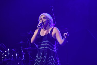 Noah Cyrus ilk turnesinde 23 Eylül 2018 'de Orlando Florida' daki Beacham 'da sahne alacak.