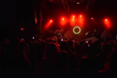 Noah Cyrus ilk turnesinde 23 Eylül 2018 'de Orlando Florida' daki Beacham 'da sahne alacak.