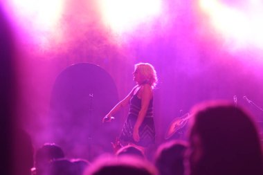 Noah Cyrus ilk turnesinde 23 Eylül 2018 'de Orlando Florida' daki Beacham 'da sahne alacak.