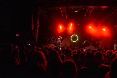 Noah Cyrus ilk turnesinde 23 Eylül 2018 'de Orlando Florida' daki Beacham 'da sahne alacak.