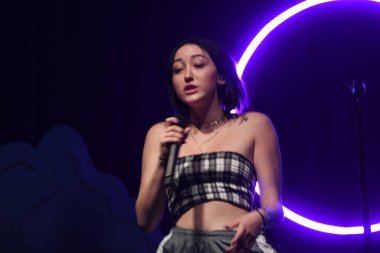 Noah Cyrus ilk turnesinde 23 Eylül 2018 'de Orlando Florida' daki Beacham 'da sahne alacak.