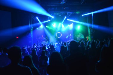 Noah Cyrus ilk turnesinde 23 Eylül 2018 'de Orlando Florida Beacham' da Marty Jean-Louis 'de sahne aldı.