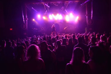 Noah Cyrus ilk turnesinde 23 Eylül 2018 'de Orlando Florida' daki Beacham 'da sahne alacak.