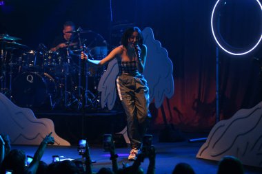 Noah Cyrus ilk turnesinde 23 Eylül 2018 'de Orlando Florida Beacham' da Marty Jean-Louis 'de sahne aldı.