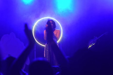 Noah Cyrus ilk turnesinde 23 Eylül 2018 'de Orlando Florida' daki Beacham 'da sahne alacak.