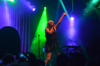 Noah Cyrus ilk turnesinde 23 Eylül 2018 'de Orlando Florida' daki Beacham 'da sahne alacak.