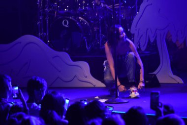 Noah Cyrus ilk turnesinde 23 Eylül 2018 'de Orlando Florida' daki Beacham 'da sahne alacak.