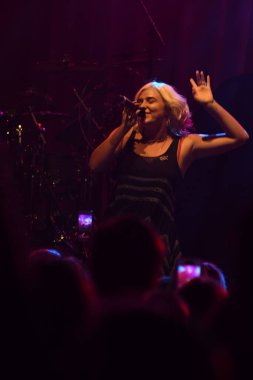 Noah Cyrus ilk turnesinde 23 Eylül 2018 'de Orlando Florida' daki Beacham 'da sahne alacak.