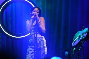 Noah Cyrus ilk turnesinde 23 Eylül 2018 'de Orlando Florida Beacham' da Marty Jean-Louis 'de sahne aldı.
