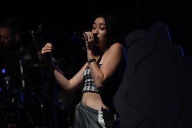 Noah Cyrus ilk turnesinde 23 Eylül 2018 'de Orlando Florida Beacham' da Marty Jean-Louis 'de sahne aldı.