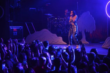 Noah Cyrus ilk turnesinde 23 Eylül 2018 'de Orlando Florida' daki Beacham 'da sahne alacak.