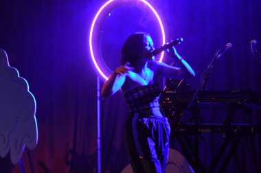 Noah Cyrus ilk turnesinde 23 Eylül 2018 'de Orlando Florida' daki Beacham 'da sahne alacak.