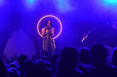 Noah Cyrus ilk turnesinde 23 Eylül 2018 'de Orlando Florida' daki Beacham 'da sahne alacak.
