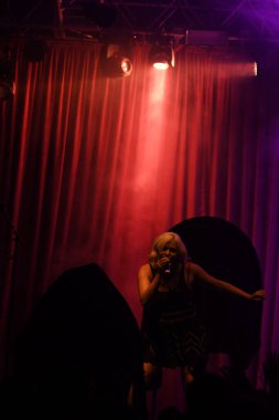 Noah Cyrus ilk turnesinde 23 Eylül 2018 'de Orlando Florida' daki Beacham 'da sahne alacak.