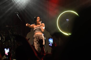 Noah Cyrus ilk turnesinde 23 Eylül 2018 'de Orlando Florida' daki Beacham 'da sahne alacak.
