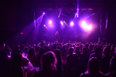 Noah Cyrus ilk turnesinde 23 Eylül 2018 'de Orlando Florida' daki Beacham 'da sahne alacak.