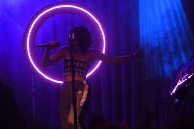 Noah Cyrus ilk turnesinde 23 Eylül 2018 'de Orlando Florida' daki Beacham 'da sahne alacak.