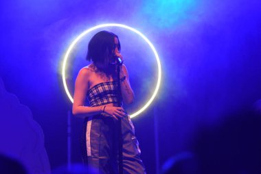 Noah Cyrus ilk turnesinde 23 Eylül 2018 'de Orlando Florida' daki Beacham 'da sahne alacak.