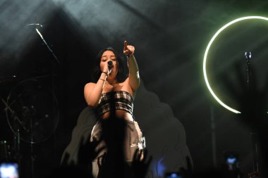 Noah Cyrus ilk turnesinde 23 Eylül 2018 'de Orlando Florida' daki Beacham 'da sahne alacak.