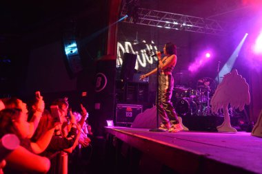 Noah Cyrus ilk turnesinde 23 Eylül 2018 'de Orlando Florida' daki Beacham 'da sahne alacak.