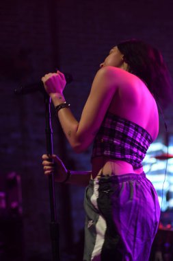 Noah Cyrus ilk turnesinde 23 Eylül 2018 'de Orlando Florida' daki Beacham 'da sahne alacak.