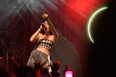Noah Cyrus ilk turnesinde 23 Eylül 2018 'de Orlando Florida' daki Beacham 'da sahne alacak.