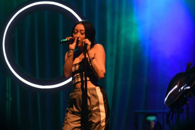 Noah Cyrus ilk turnesinde 23 Eylül 2018 'de Orlando Florida Beacham' da Marty Jean-Louis 'de sahne aldı.