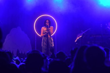 Noah Cyrus ilk turnesinde 23 Eylül 2018 'de Orlando Florida' daki Beacham 'da sahne alacak.