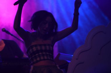 Noah Cyrus ilk turnesinde 23 Eylül 2018 'de Orlando Florida' daki Beacham 'da sahne alacak.