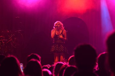 Noah Cyrus ilk turnesinde 23 Eylül 2018 'de Orlando Florida' daki Beacham 'da sahne alacak.