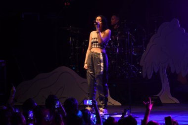 Noah Cyrus ilk turnesinde 23 Eylül 2018 'de Orlando Florida' daki Beacham 'da sahne alacak.