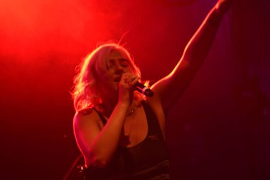 Noah Cyrus ilk turnesinde 23 Eylül 2018 'de Orlando Florida' daki Beacham 'da sahne alacak.