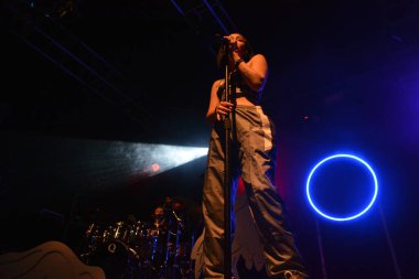 Noah Cyrus ilk turnesinde 23 Eylül 2018 'de Orlando Florida' daki Beacham 'da sahne alacak.