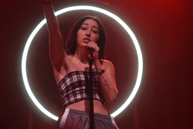 Noah Cyrus ilk turnesinde 23 Eylül 2018 'de Orlando Florida' daki Beacham 'da sahne alacak.