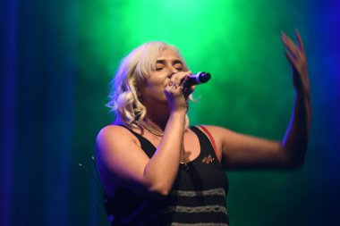 Noah Cyrus ilk turnesinde 23 Eylül 2018 'de Orlando Florida' daki Beacham 'da sahne alacak.