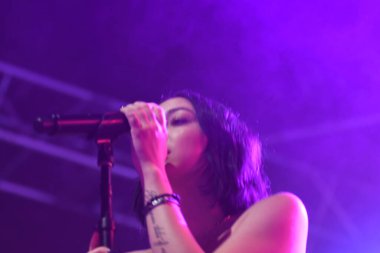 Noah Cyrus ilk turnesinde 23 Eylül 2018 'de Orlando Florida' daki Beacham 'da sahne alacak.