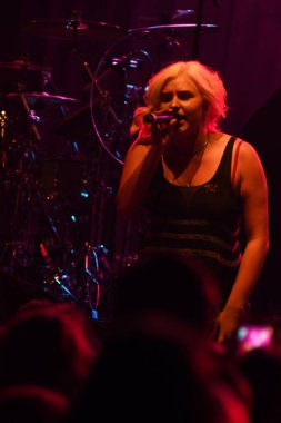 Noah Cyrus ilk turnesinde 23 Eylül 2018 'de Orlando Florida' daki Beacham 'da sahne alacak.