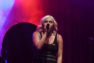 Noah Cyrus ilk turnesinde 23 Eylül 2018 'de Orlando Florida' daki Beacham 'da sahne alacak.