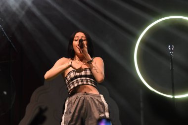 Noah Cyrus ilk turnesinde 23 Eylül 2018 'de Orlando Florida' daki Beacham 'da sahne alacak.