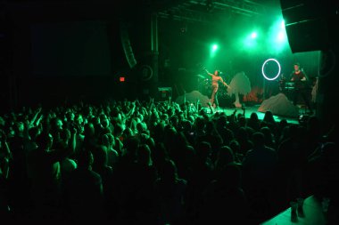 Noah Cyrus ilk turnesinde 23 Eylül 2018 'de Orlando Florida Beacham' da Marty Jean-Louis 'de sahne aldı.