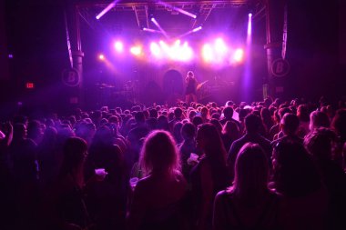 Noah Cyrus ilk turnesinde 23 Eylül 2018 'de Orlando Florida' daki Beacham 'da sahne alacak.