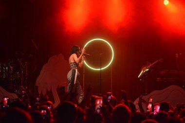 Noah Cyrus ilk turnesinde 23 Eylül 2018 'de Orlando Florida' daki Beacham 'da sahne alacak.