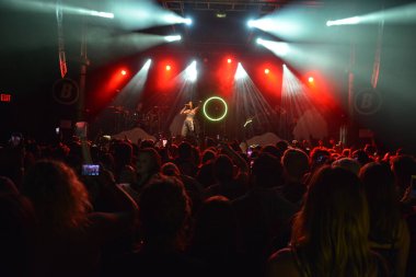 Noah Cyrus ilk turnesinde 23 Eylül 2018 'de Orlando Florida' daki Beacham 'da sahne alacak.