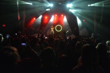 Noah Cyrus ilk turnesinde 23 Eylül 2018 'de Orlando Florida' daki Beacham 'da sahne alacak.