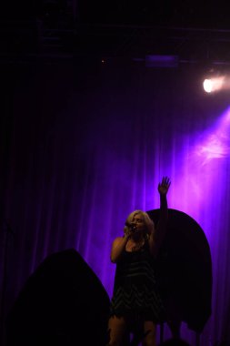 Noah Cyrus ilk turnesinde 23 Eylül 2018 'de Orlando Florida' daki Beacham 'da sahne alacak.