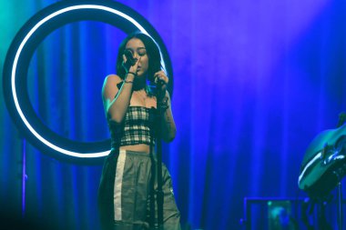 Noah Cyrus ilk turnesinde 23 Eylül 2018 'de Orlando Florida Beacham' da Marty Jean-Louis 'de sahne aldı.