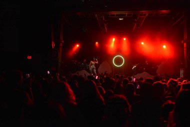 Noah Cyrus ilk turnesinde 23 Eylül 2018 'de Orlando Florida' daki Beacham 'da sahne alacak.