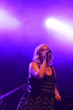 Noah Cyrus ilk turnesinde 23 Eylül 2018 'de Orlando Florida' daki Beacham 'da sahne alacak.