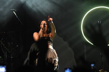 Noah Cyrus ilk turnesinde 23 Eylül 2018 'de Orlando Florida' daki Beacham 'da sahne alacak.