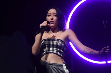 Noah Cyrus ilk turnesinde 23 Eylül 2018 'de Orlando Florida' daki Beacham 'da sahne alacak.